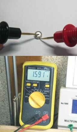 新品の電池電圧を測定します。