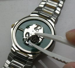 電池 で 自分 腕時計 交換 自分でスクリューバック式裏蓋の腕時計の電池を交換する方法